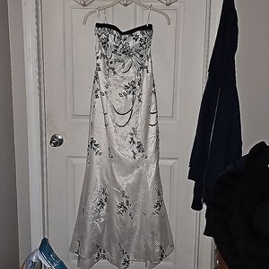 Beautiful formal gown floor length white with blackfolral designs strapless.